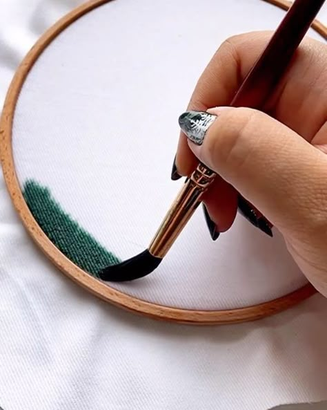 Painting With Embroidery, Watercolor Embroidery, Embroidery Hoop Crafts, Textile Art Embroidery, Diy Embroidery Designs, Landscape Quilts, Embroidered Art, Creative Embroidery, Creative Artwork