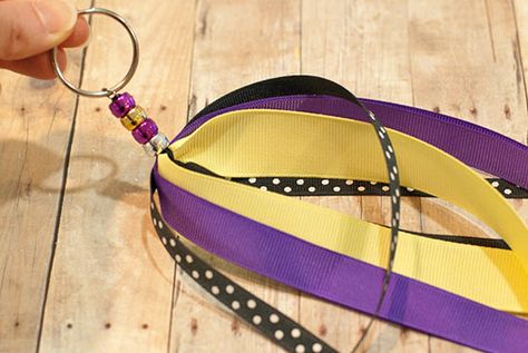 How to Make a Ribbon Tassel Keychain School Spirit Crafts, Tassel Keychain Diy, Volleyball Bag Tags, How To Make Keychains, Softball Bag Tags, Cheer Ribbon, Volleyball Bag, Ribbon Tassel, Ribbon Projects