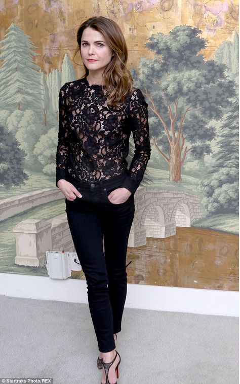 Cute Sunday Outfits, Holiday Party Outfit Casual, College Girl Fashion, Conservative Outfits, Black Lace Shirt, Keri Russell, Party Outfits For Women, Holiday Meal, Chique Outfits