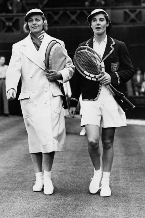 25th June 1938: American tennis player Alice Marble (left) and Kay Stammers walking on to court at Wimbledon. Alice Marble, Tennis Pictures, Madame Gres, Madeleine Vionnet, Tennis Photos, Tennis Legends, Tennis Style, Vintage Tennis, Tennis Fashion