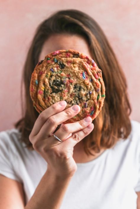 Crispy and Chewy Giant Funfetti Cookies - Frosting & Fettuccine Funfetti Cookie Recipe, Giant Cookies, The Perfect Cookie, Funfetti Cookies, Cookies With Chocolate, Giant Cookie, Crispy Cookies, Sprinkle Cookies, Dessert Ingredients