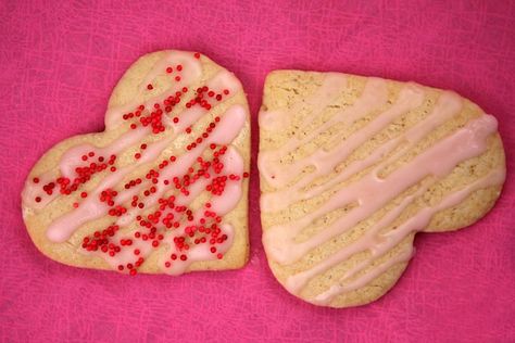 Weight Watchers Sugar Cookies.  2 cookies for 3 points. Sour Cream Icing, Weight Watcher Cookies, Smart Food, Almond Butter Cookies, Nice Food, Healthier Options, Eat Cookies, Healthy Cookie Recipes, Ww Desserts