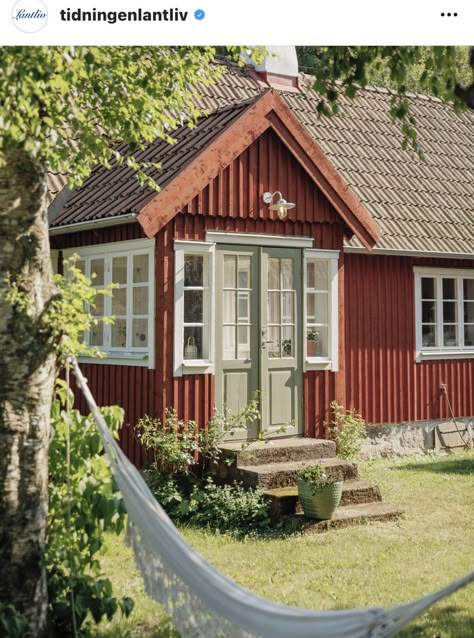 Swedish Red Cottage, Swedish Summer House, Swedish Country House, Country House Exterior, Swedish Houses, Swedish Farmhouse, Scandinavian Cottage, Red Houses, Swedish Cottage