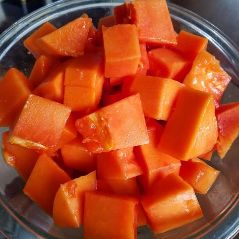 Just had to share this this delicious and ripe papaya with you! 🤩 I truly love fruit so much. I hope everyone discovers the beauty that is… Pawpaw Fruit, Chai Seed, Ripe Papaya, Foodie Pics, Paw Paw, Health Matters, Plant Based Diet, Raw Food Recipes, Papaya