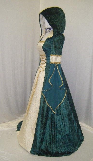 A Celtic Hand Fasting Medieval Dress. Celtic Wedding Dress, Fantasy Wedding Dress, Celtic Dress, Gaun Abad Pertengahan, Elven Dress, Medieval Gown, Medieval Wedding, Old Fashion Dresses, Fantasy Dresses