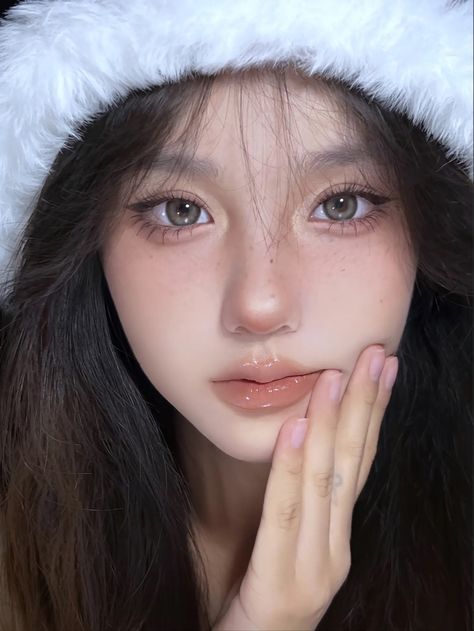 Makeup Looks Winter, Xmas Makeup, Make Up Natural, Angel Makeup, Asian Makeup Looks, Vibrant Makeup, Light Makeup Looks, Christmas Makeup Look, Douyin Makeup