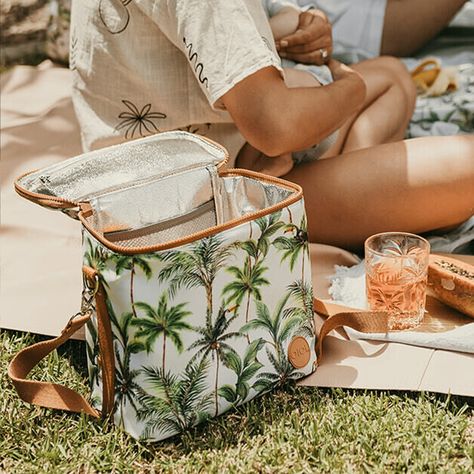 The versatile Midi Lunch Bag by OiOi can be used to store several lunch boxes, your breast pump or a full day's work lunch (drink bottle included!) Designer Lunch Bags, Pumping Bag, Bedtime Outfit, Modern Cloth Nappies, Baby Bedtime, Cooler Box, Copper Pearl, Swaddle Wrap, Breast Pump