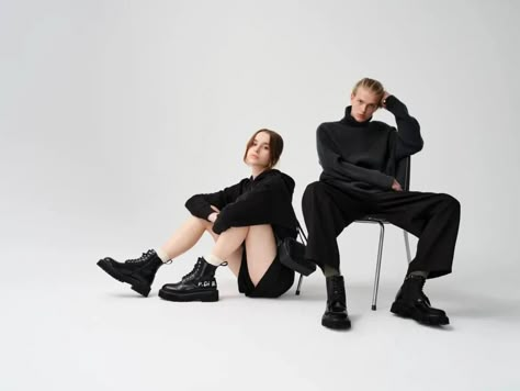 Man And Women Photoshoot, Man And Women Modeling, Male And Female Model Shoot, Editorial Poses Two People, Male And Female Model Poses, Boots Photoshoot Ideas, Group Studio Photoshoot, Two Models Photoshoot, Cool Duo Poses