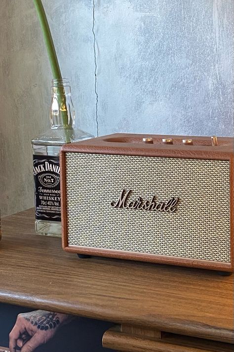 Marshall Speaker Aesthetic, Marshall Music, Game Programming, Vinyl Aesthetic, Birthday Stuff, Music System, Clock Decor, Marshall Speaker, Random Pics