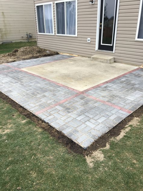 Cool way to extend a concrete slab patio Concrete Patio Extension Ideas, Concrete Slab Patio, Patio Extension Ideas, Patio House Ideas, Diy Patio Ideas, Diy Concrete Patio, Concrete Backyard, Cement Patio, Brick Patio