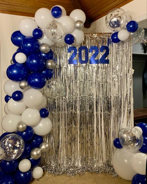 Navy Blue Balloon Backdrop, Navy Blue And White Balloon Garland, Navy Blue Centerpieces Diy, Dark Blue And White Party Decor, Blue White Party Decor, Blue And White Theme Party Decoration, Blue And White Theme Birthday Decoration, Royal Blue And White Balloon Arch, Blue White Silver Graduation Decor