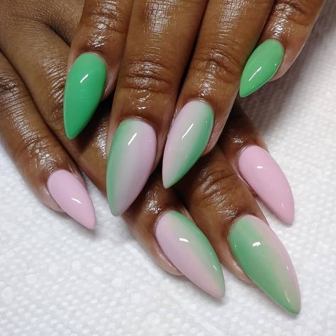 Pink And Green Nails Design, Gel Green Nails, Everyday Nails, Nail Polish Colours, Opi Polish, Green Nail Designs, Life Itself, Street Nails, Nail Bar