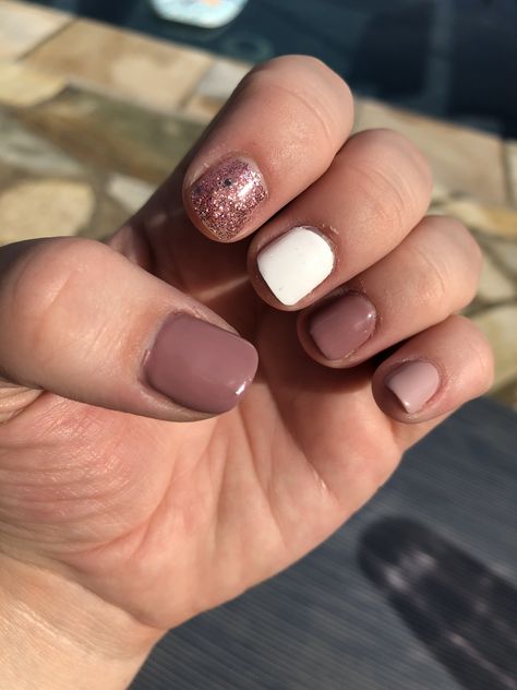 Mauve Nails With Accent, Mauve Nails, Short Nails Art, Dusty Rose Color, Color Palate, Art Summer, Mauve Color, Nail Art Summer, Green Nails