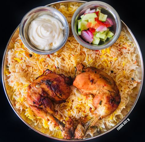 Chicken Mandi Photography, Mandhi Rice Recipe, Chicken Mandhi, Mandhi Rice, Chicken Mandi, Food Shoot, Presentation Food, Danish Image, Aesthetic Usernames