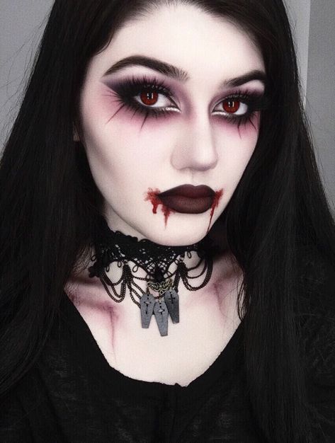 Dracula Makeup, Vamp Makeup, Vampire Makeup Looks, Vampire Makeup Halloween, Holloween Makeup, Vampire Halloween Costume, Vampire Makeup, Halloween Makeup Pretty, Witch Makeup