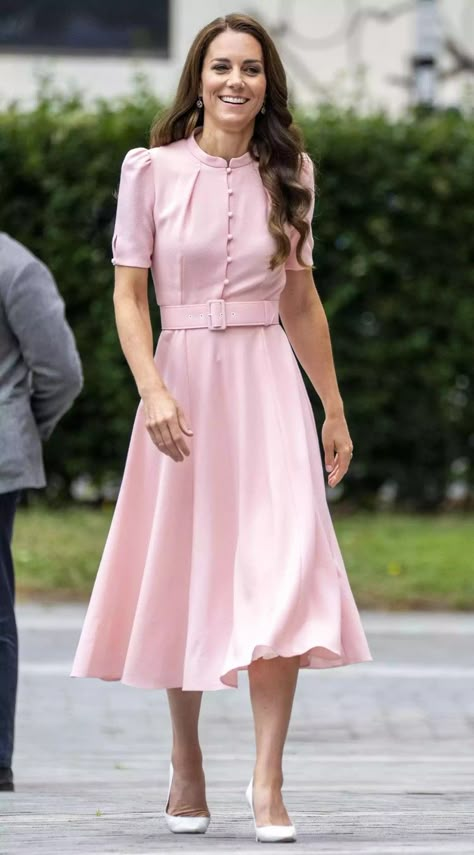 Kate Middleton Style Dresses, Moda Kate Middleton, Kate Middleton Style Outfits, Düşes Kate, Princesse Kate Middleton, Pink Pleated Dress, Looks Kate Middleton, Fashion Forward Outfits, Princess Catherine Of Wales