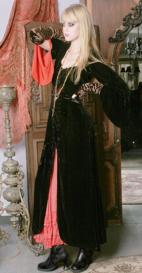 Moon Romantic, Velvet Goldmine, Vintage Inspired Clothing, Witch Fashion, Witchy Fashion, Mode Boho, Vintage Inspired Outfits, Goth Outfits, Formal Outfit