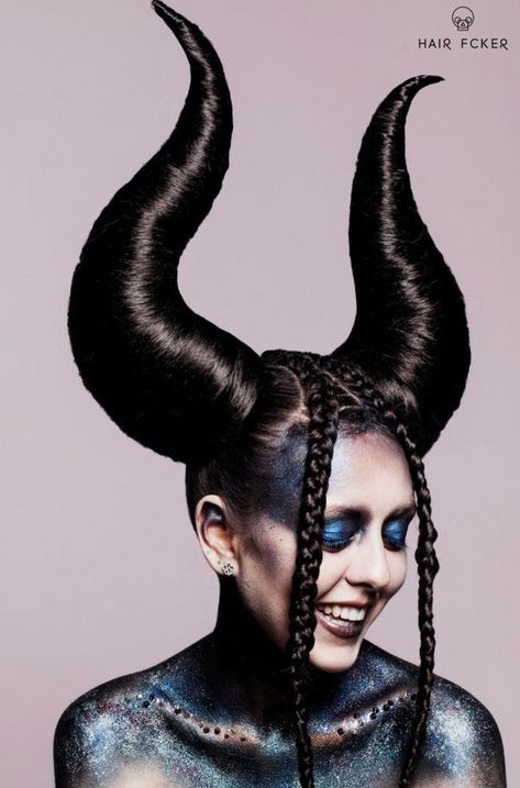 Sanggul Fantasi, Hair Show Ideas, Avante Garde Hair, Demon Hairstyles, Fantasy Hair Competition, Strange Hairstyles, Horn Hairstyle, Main Character Hair, Weird Hairstyles