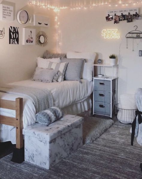 Cute Dorm Ideas, College Bedroom Decor, Cozy Dorm Room, Dorm Room Styles, Dorm Inspiration, Dorm Room Hacks, Dorm Room Storage, Dorm Diy, College Bedroom