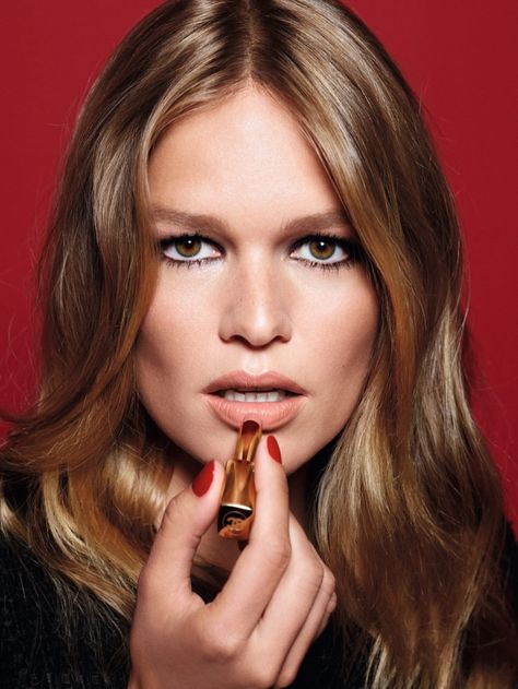 Anna Ewers Hair, Daring Makeup, Chanel Lip, Anna Ewers, Wear Red Lipstick, Chanel Rouge, Perfect Lipstick, Mario Sorrenti, Cruise Collection