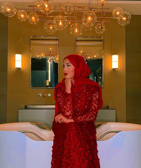 Hijabi Red Dress, Hijab Prom Dress, Modest Evening Dresses, Hijabi Dresses, Red Dress Casual, Modest Evening Dress, Muslim Outfits, Long Sleeve Evening Dresses, Red Floral Dress