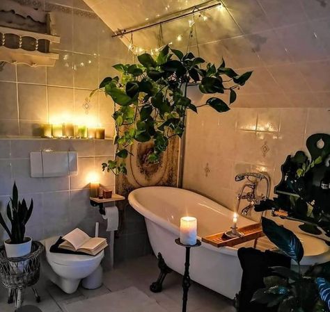 Warm Bathroom, Koti Diy, Bohemian Bathroom, Warm Home Decor, Interior Vintage, Aesthetic Rooms, Wallpaper Vintage, Bath Room, Decor Minimalist