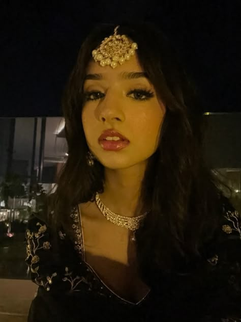 Sia Kumar, Desi Prom, Desi Makeup Looks, Desi Hairstyles, Pakistani Makeup Looks, Desi Traditional, Red Lipstick Makeup Looks, Eid Makeup, Pakistani Makeup