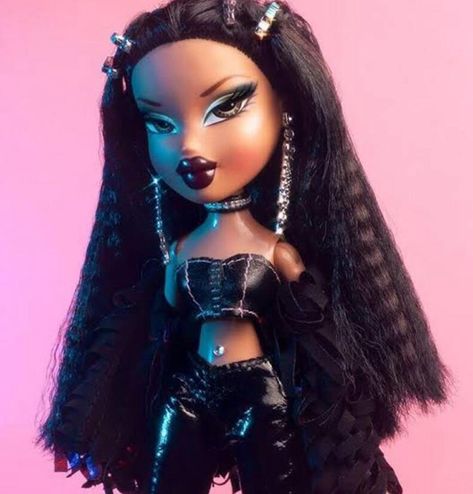 Bratz Doll Makeup, Goth Queen, Bratz Halloween Costume, Bratz Yasmin, Black Bratz Doll, Bratz Doll Outfits, Party Playlist, Brat Doll, Pool Party Outfits