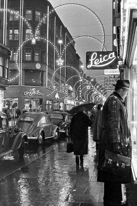 1950's in Germany: Early VW's & neon Leica ! Street Photography Paris, Street Photography Camera, Hamburg City, Art Photography Portrait, Vw Vintage, Vintage Vw, Fine Art Photo, City Center, Black And White Pictures