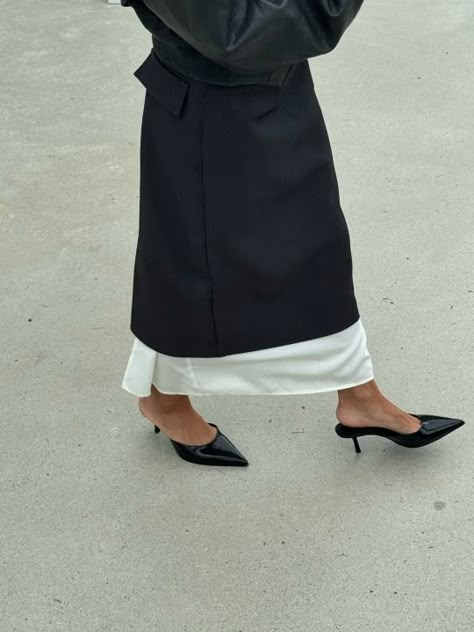 Skirt Layering, Pencil Skirt Outfits, Random Inspiration, Versatile Shoes, Daily Outfit Inspiration, The Frankie Shop, City Outfits, Smart Outfit, Frankie Shop