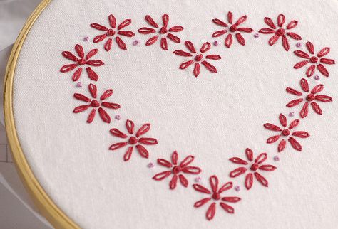 red heart (red lazy daisies) ... by big  B, via Flickr Valentines Embroidery Patterns, Stitchery Patterns, Valentines Embroidery Designs, Be Mine Valentine, Valentine Embroidery, Creeper Minecraft, Embroidery Hearts, Basic Embroidery Stitches, Paper Embroidery