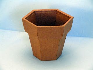 Needles 'n' Knowledge: Terra Cotta 3d Garden Pot Tutorial *** this is assembly instructions for pattern I purchased - the link under Properties does not work Paper Plant Pots, Terra Cotta Clay Pots, Planting Pot, Paper Plants, Paper Craft Tutorials, Diy Crafts Paper Flowers, Assembly Instructions, Origami Flowers, 3d Paper Crafts