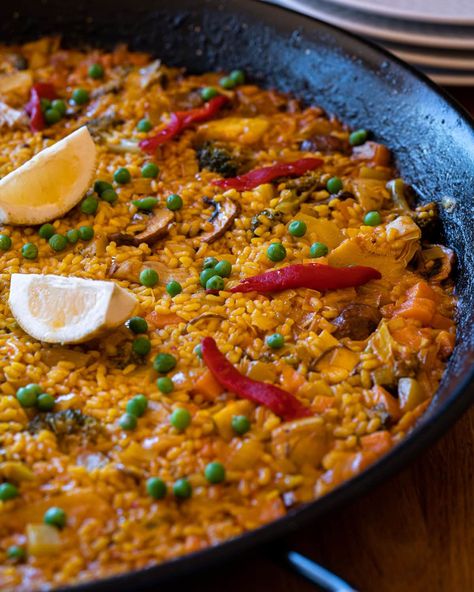 Vegetarian Paella - Six Hungry Feet - Main Dish Vegetarian Paella Spanish, Paella Recipe Vegetarian, Spanish Vegetarian Recipes, Paella Vegetarian, Bluezone Recipes, Veggie Paella, Spanish Paella Recipe, Vegetarian Paella, Latin Recipes