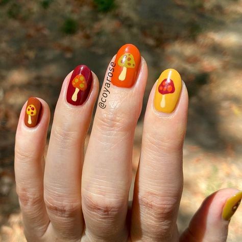 Mushroom Nail Art, Mushroom Nails, Autumn Manicure, Retro Nails, Hippie Nails, Seasonal Nails, Stamping Nail Art, Manicure Ideas, Nail Art Kit