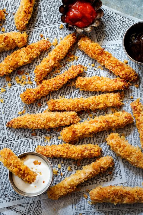 These is the homemade version Burger King's chicken fries recipe. The biggest difference is you know what's in it! Homemade Fried Chicken, Chicken Fries, Mini Hamburgers, Recipes With Chicken, Crispy Fried Chicken, Fries Recipe, Duck Recipes, Fried Chicken Recipes, Game Day Food