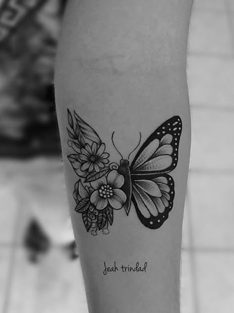 25 Impressive and Meaningful Butterfly Tattoos That Rock  #Tattoos New School Tattoos, Butterfly With Flowers, Small Butterfly Tattoo, Butterfly Tattoos For Women, Inspiration Tattoos, Wolf Tattoo Design, Butterfly Tattoo Designs, Tattoo Feminina, Pola Sulam