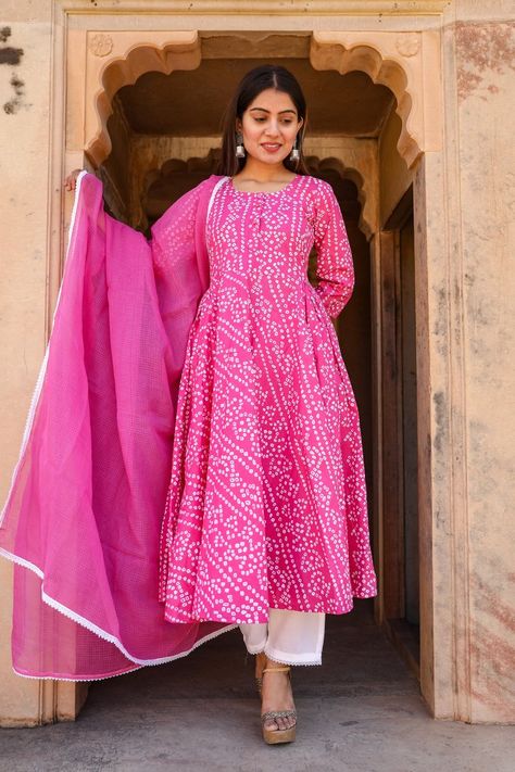 Western Kurti, Simple Indian Suits, Kurti Styles, Bandhani Dress, Indian Outfits Lehenga, Casual Frocks, Simple Kurta Designs, Simple Kurti Designs, Casual Indian Fashion