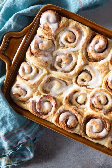 Tangzhong Method, Making Cinnamon Rolls, Soft Cinnamon Rolls, Homemade Cinnamon Rolls Easy, Morning Treats, Easy Cinnamon Rolls, Vegan Breads, Chicory Recipe, Cinnamon Roll Dough