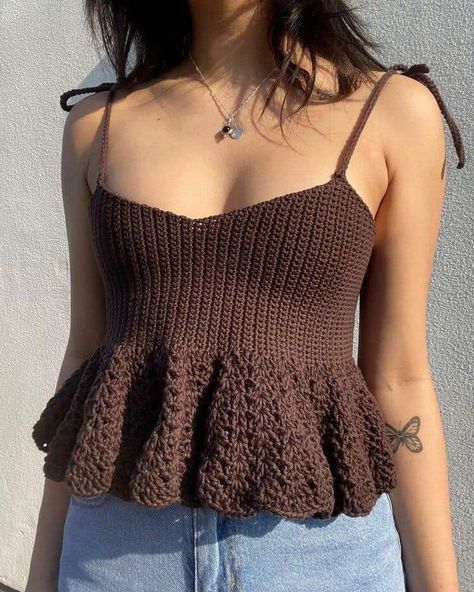 Crochet Top Ideas, Crochet Top Outfit, Mode Crochet, Chique Outfits, Crochet Clothing And Accessories, Crochet Fashion Patterns, Top Ideas, Crochet Top Pattern, Top Outfit