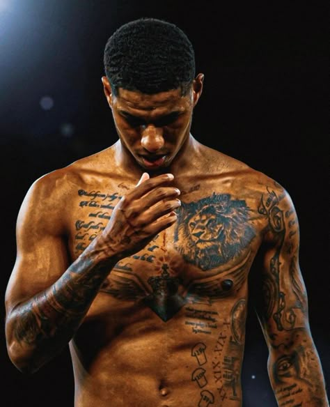 England Football Players, Black Men Tattoos, Football Boyfriend, Manchester United Fans, Cool Chest Tattoos, Wwe Female Wrestlers, Marcus Rashford, Sports Hero, Soccer Stars