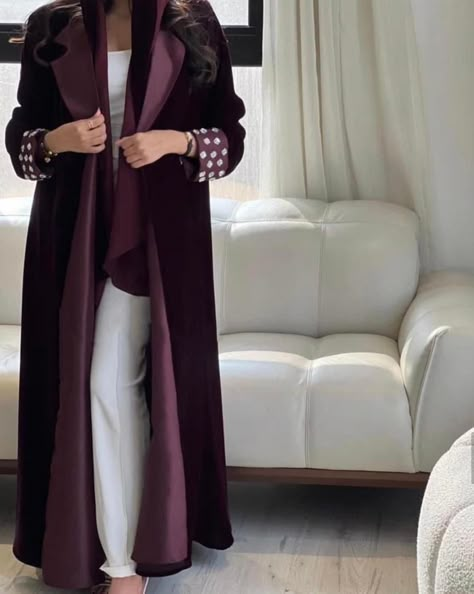 Velvet Abaya Designs, Velvet Abaya, Winter Abaya, Abaya Business, Elegant Abayas, Abaya Ideas, Abaya Designs Latest, Flowy Cardigans, Abaya Outfit