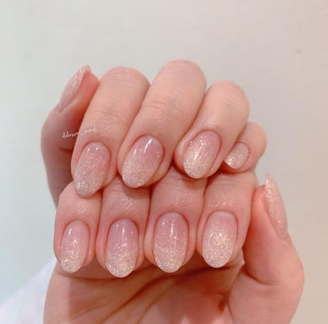 Korean Gradient Nails, Nail Korean Style Minimal, Nails Beach Design, Glitter Gradient Nails, Gradation Nails, Acrylic Nails Nude, Nails Beach, Korean Nail Art, Asian Nails