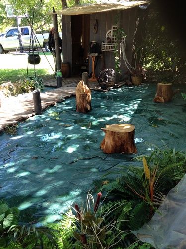 Make a swamp with a tarp. Bayou Halloween, Halloween Hayride, Voodoo Party, Swamp Party, Swamp Theme, Voodoo Halloween, Halloween Office, Halloween Forum, Pirate Halloween