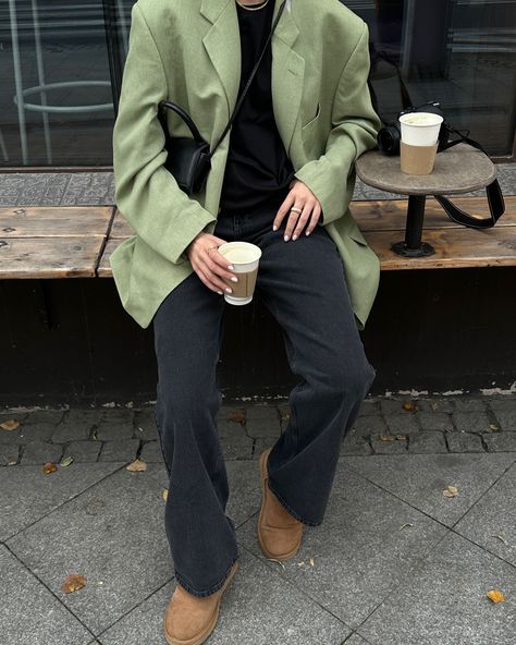 ugg, green blazer, oversize Oversized Green Blazer Outfit, Olive Green Blazer Outfit, Sage Green Blazer, Green Blazer Outfit, Ugg Green, Olive Green Blazer, Green Blazer, Autumn Aesthetic, Blazer Outfits