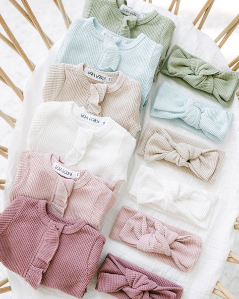 🤍The sweetest ruffle detail🤍 Bow included 🎀 Which color is your favorite? 👇 #waffleknitfootie #babyclothes #babygirlclothes #babygirl #rufflefootie #footiewithruffles #footiewithbow #babyshowergift #newbornfootie #newborn #newbornclothes #newborngirl #bellaberrydesigns Newborn Bows, Newborn Girl, Newborn Outfits, Organic Baby, Waffle Knit, Baby Shower Gifts, Berry