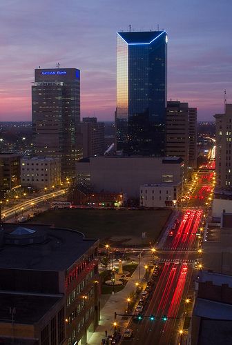 Lexington, KY - Spent time here in early 2015. People who bitch about NE clearly have not been here! Just as flat with fewer tall buildings. Kentucky Girl, Lexington Home, My Old Kentucky Home, Lexington Kentucky, Lexington Ky, University Of Kentucky, Microsoft 365, Microsoft Outlook, Free Email