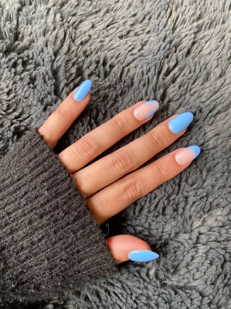 Sky Blue Spring Nails, Pastel Blue Summer Nails, Nails To Match Periwinkle Dress, Beige And Blue Nails, Light Blue Hoco Nails, Light Blue Spring Nails, Round Spring Nails, Light Blue Prom Nails, Nails Blue Short