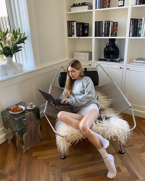 Pernille Teisbaek, Open Plan Kitchen Diner, Peg Pants, Leandra Medine, Danish Fashion, Blue Trench Coat, Business Chic, Formal Looks, Vogue Paris