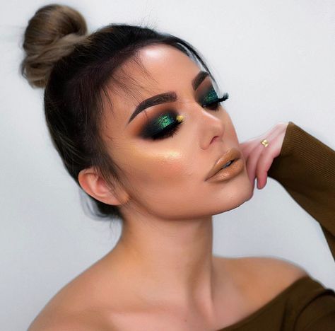 Emerald Eye Makeup, Machiaj Smokey Eyes, Eye Makeup Looks, Green Makeup, Makijaż Smokey Eye, Colorful Eye Makeup, Green Eyeshadow, Makeup Eye Looks, Bh Cosmetics