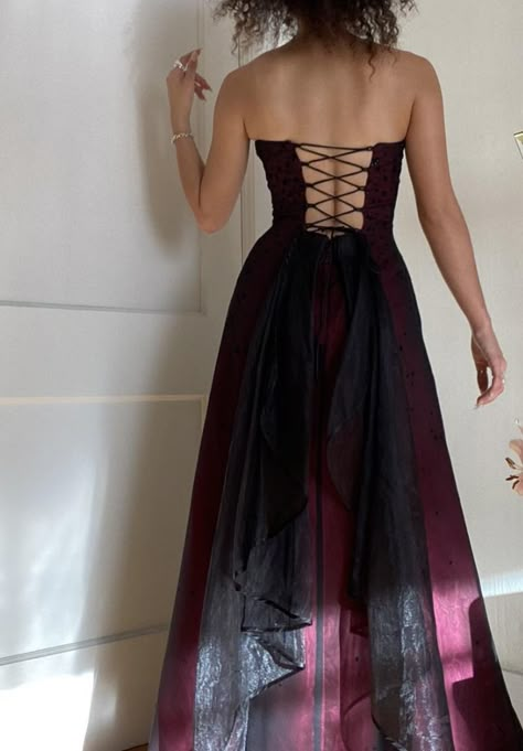 Dress With Built In Corset, Punk Dress Formal, Prom Dress Alternative, Dress Back Design, Corset Prom Dress, Red And Black Prom Dress, Black And Red Prom Dress, Whimsical Prom Dress, Black And Red Dress